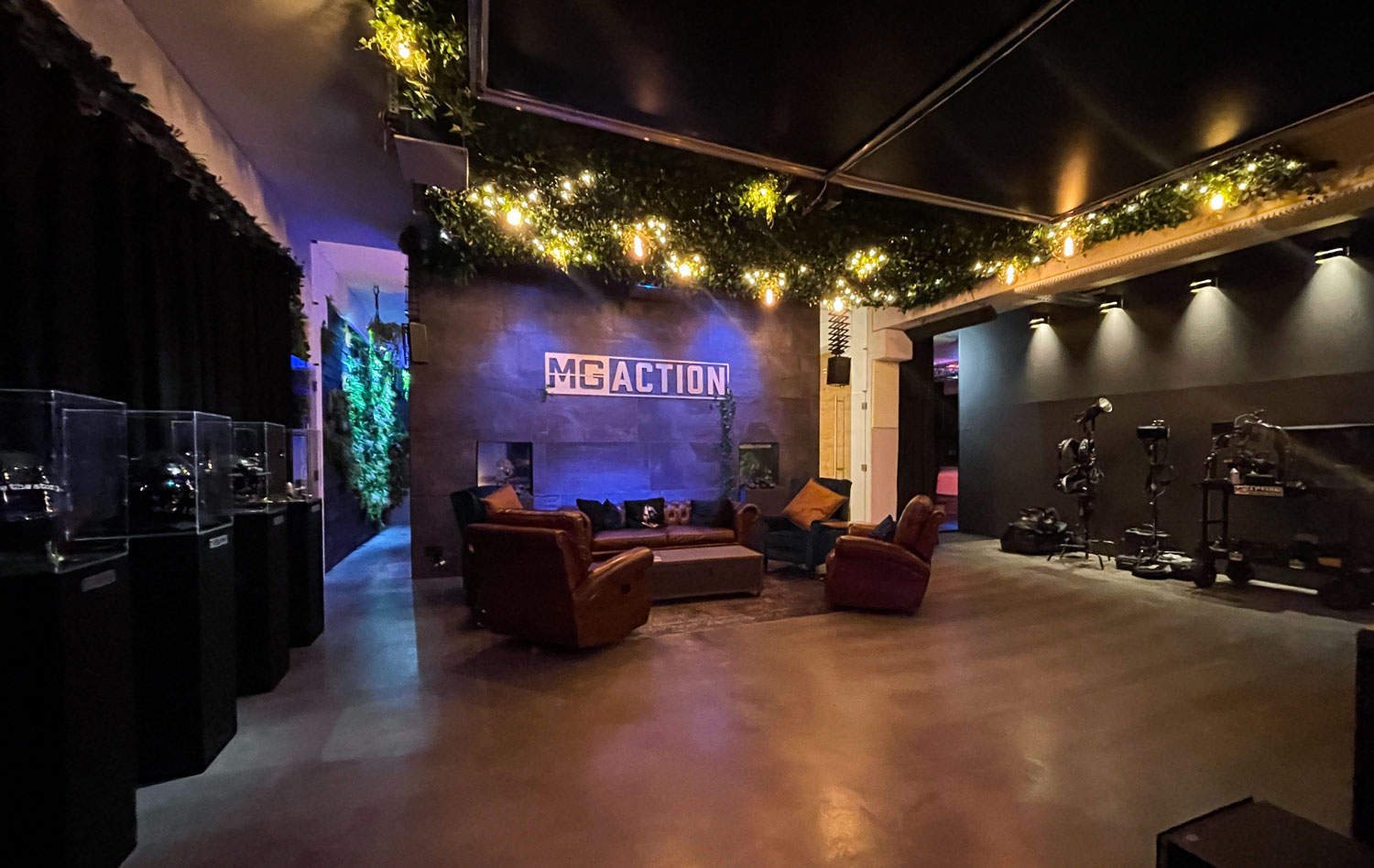 MG ACTION Lounge